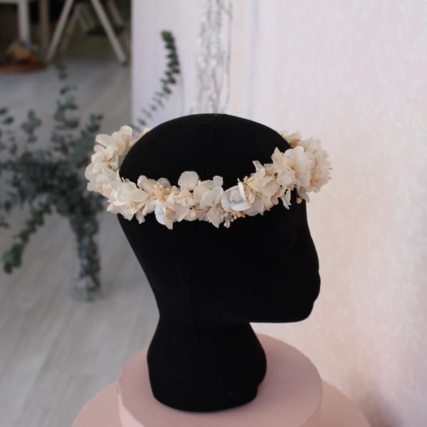 corona de niña de flores de hortensia