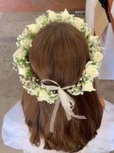 corona de flores naturales para niña