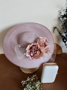 pamela con flores nude