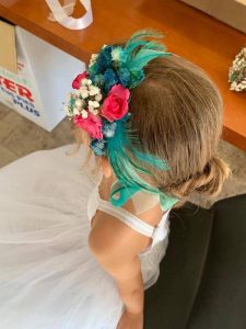 tocado para niña de color verde y fucsia