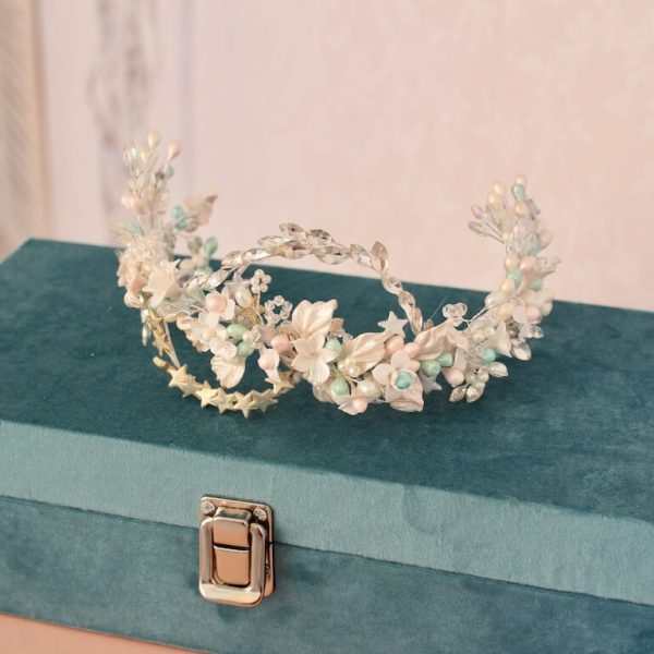 Tocado de novia joya tiara princesa de flores de porcelana colores pastel